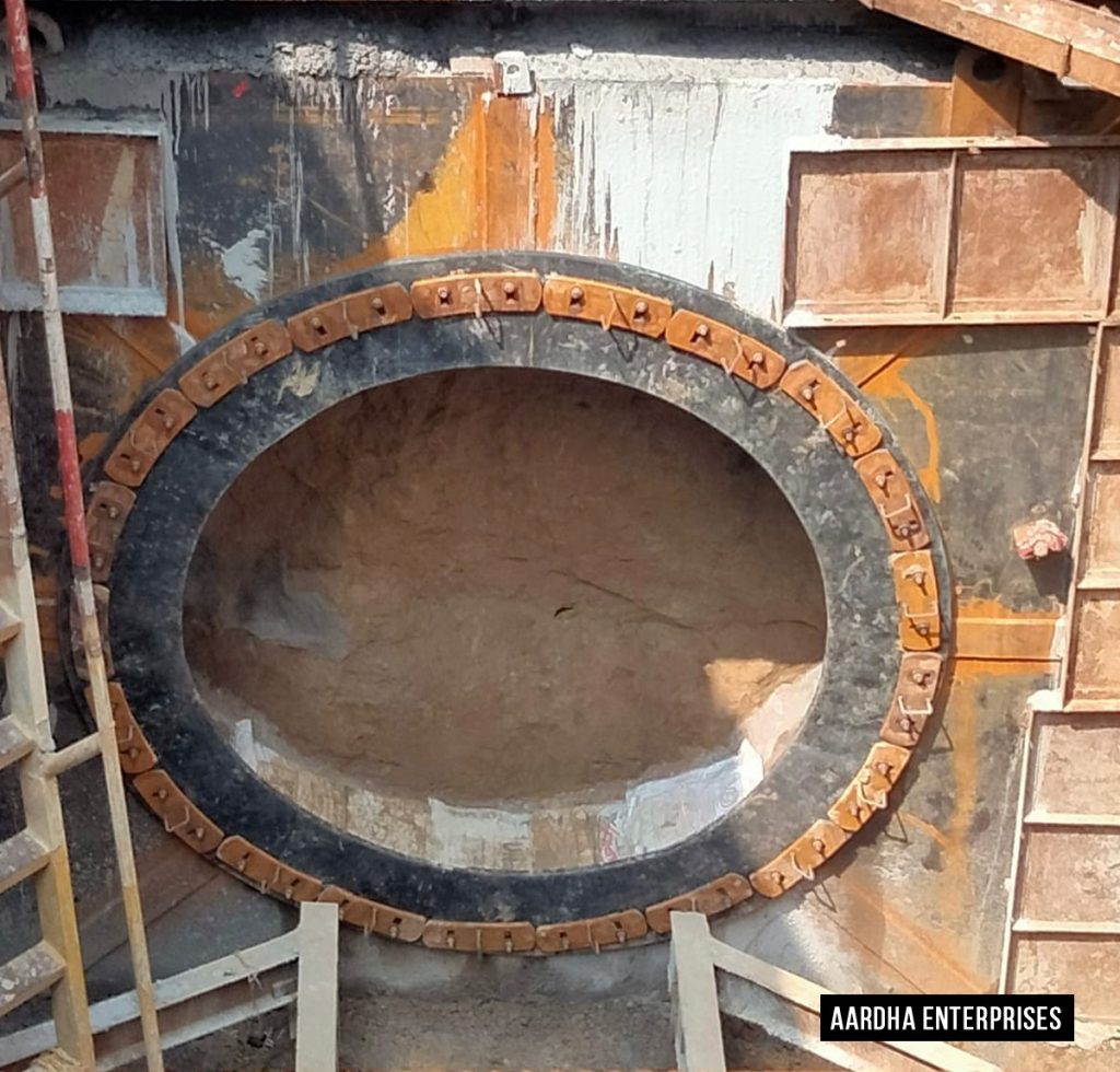 EYE SEAL AT LAUNCHING SHAF